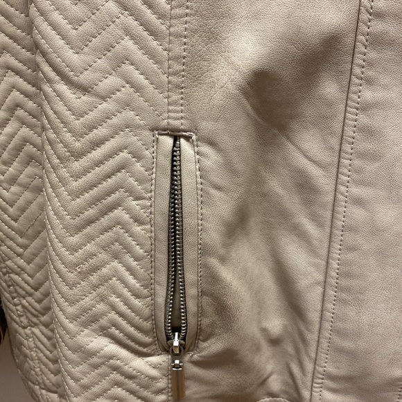 Ladies Jacket - Picture 3 of 4